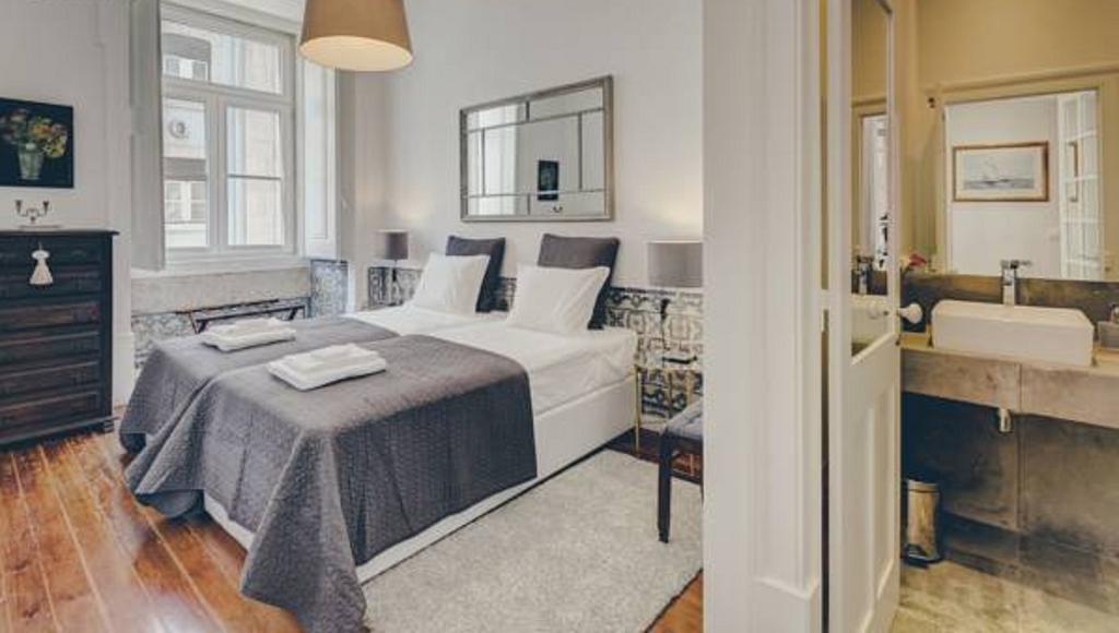 Madalena City Center Lisbon Room photo